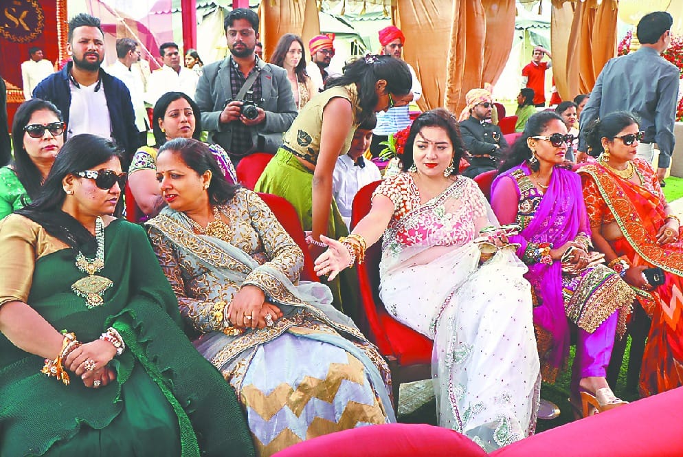 Auli Royal Wedding guests from india and abroad plenty of shopping this thing in auli