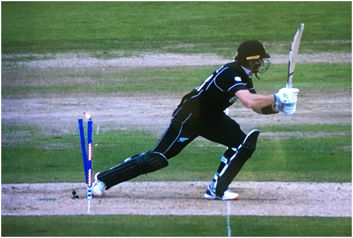 World Cup 2019:  Martin Guptill Gets Hit Wicket out of Andile Phehlukwayo against South Africa