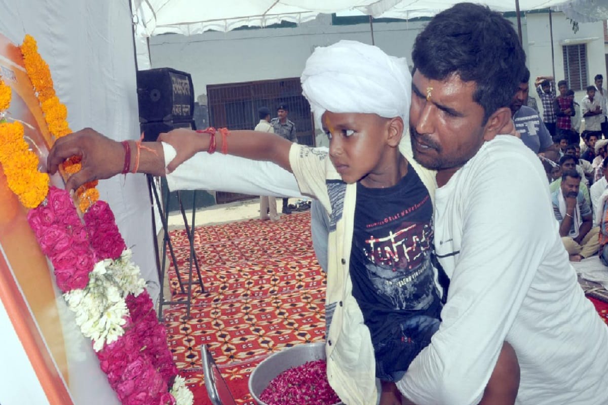 Many peoples reached in thirteenth of martyr Satyendra and family big demand from government