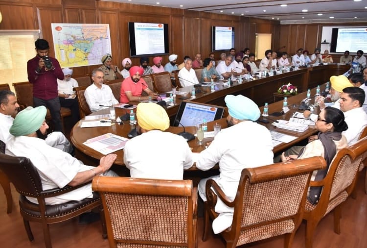 Captain Amarinder Singh meeting with Group of Ministers