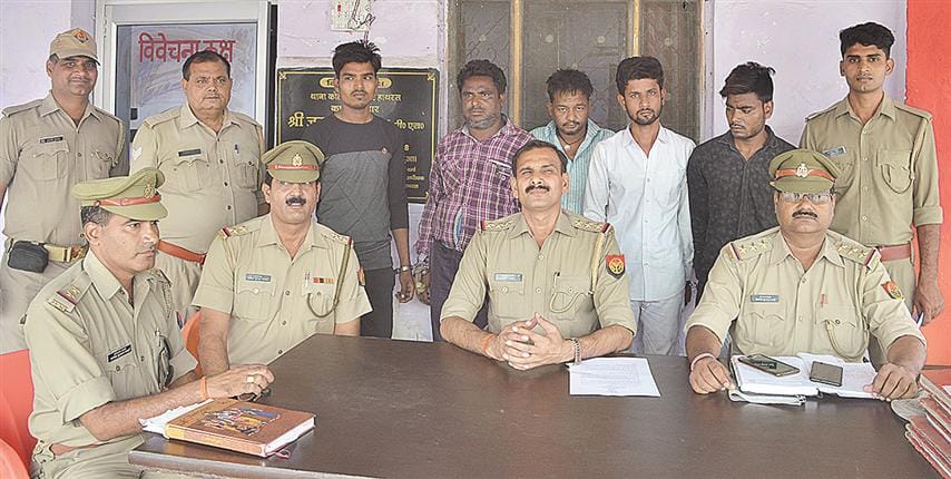 Mobile snatched fleeing rogues catching people stairways