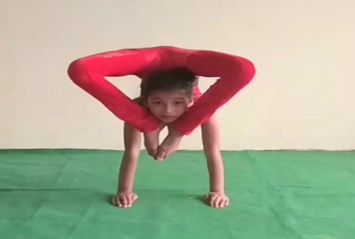 world yoga day 2019: The 11 year old girl nidhi dogra doing hardest Yoga