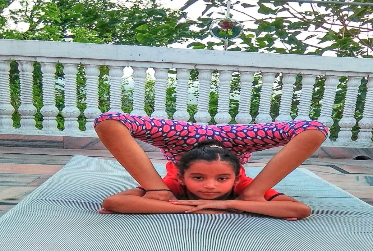 world yoga day 2019: The 11 year old girl nidhi dogra doing hardest Yoga