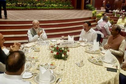 प्रधानमंत्री का सांसदों के साथ रात्रिभोज