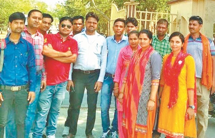 Outsourcing personnel give warning of suicide
