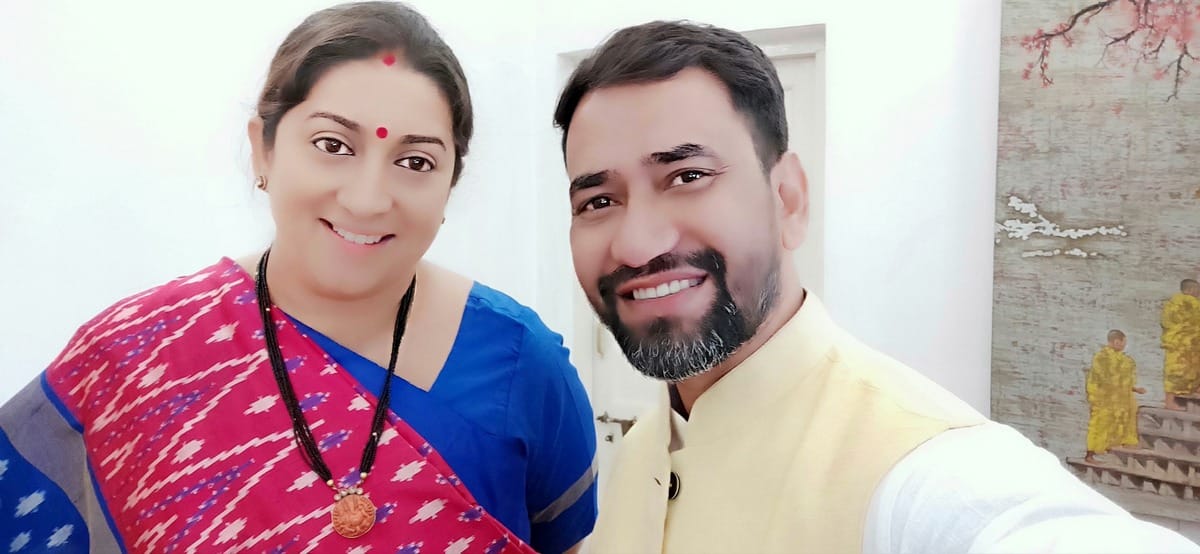 Dinesh lal nirahua meet smriti irani in delhi azamgarh