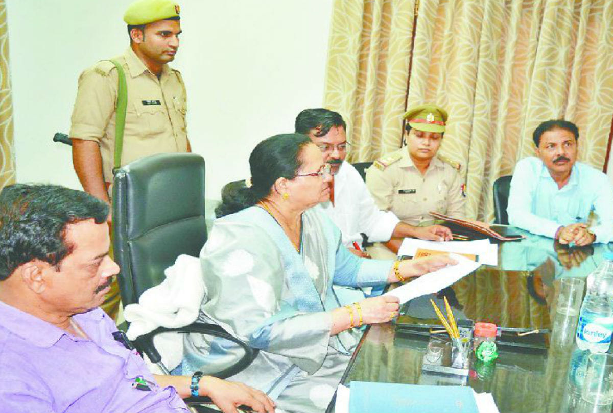 Husband Tells Story of Wife harassment to State Women's Commission Member Ramsuki