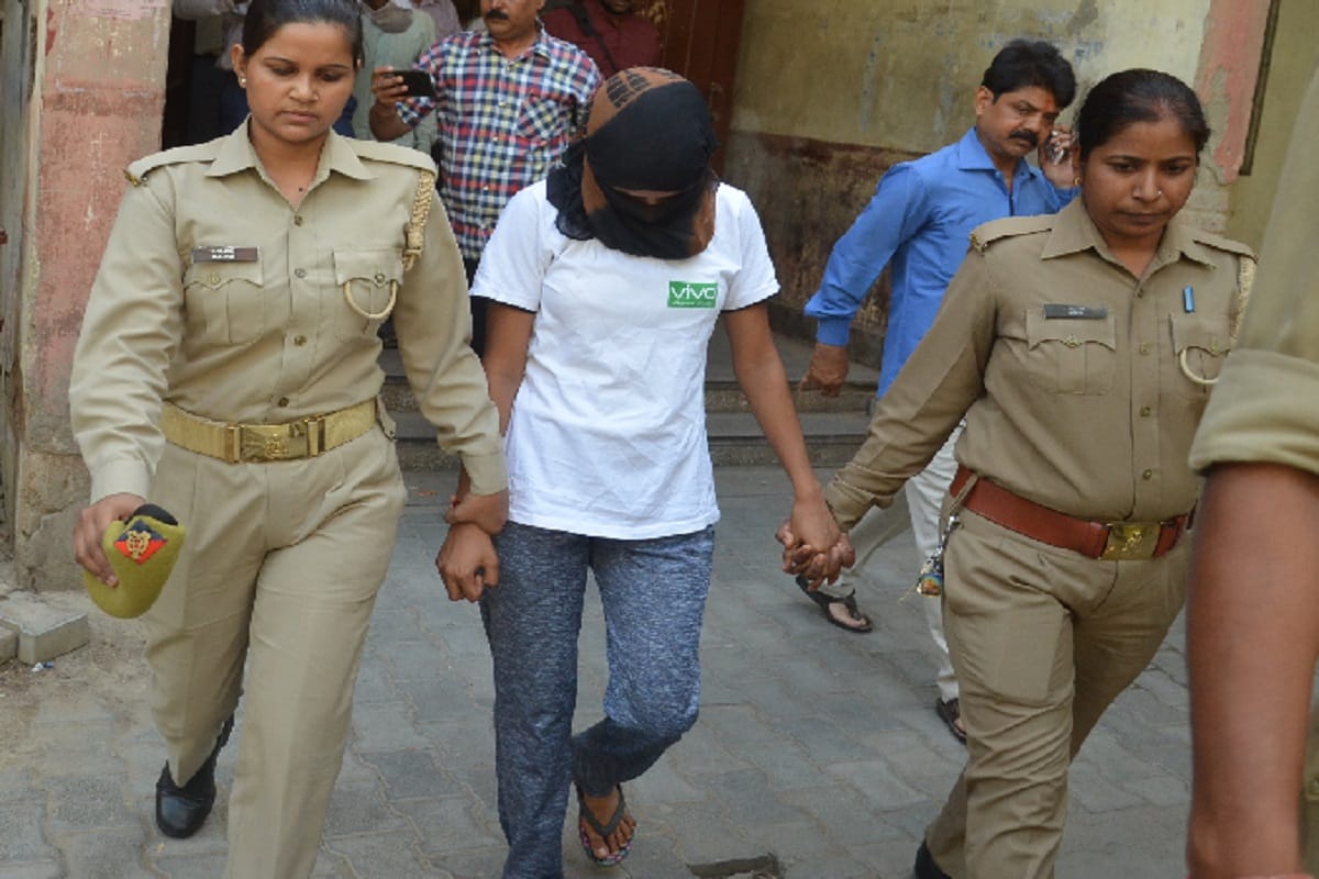 A girl recruitment by fake in UP Police and now case open in Bijnor