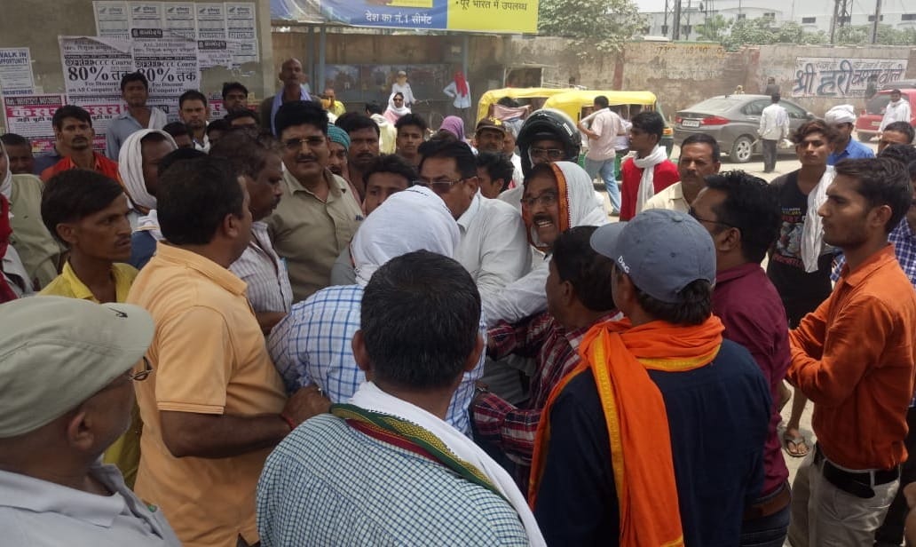 Bus driver beaten at varanasi cantt bus station roadways employee jam road