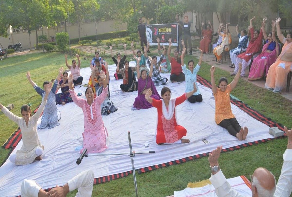 Aparajita 100 Million Smiles Yoga Camp held in Firozabad