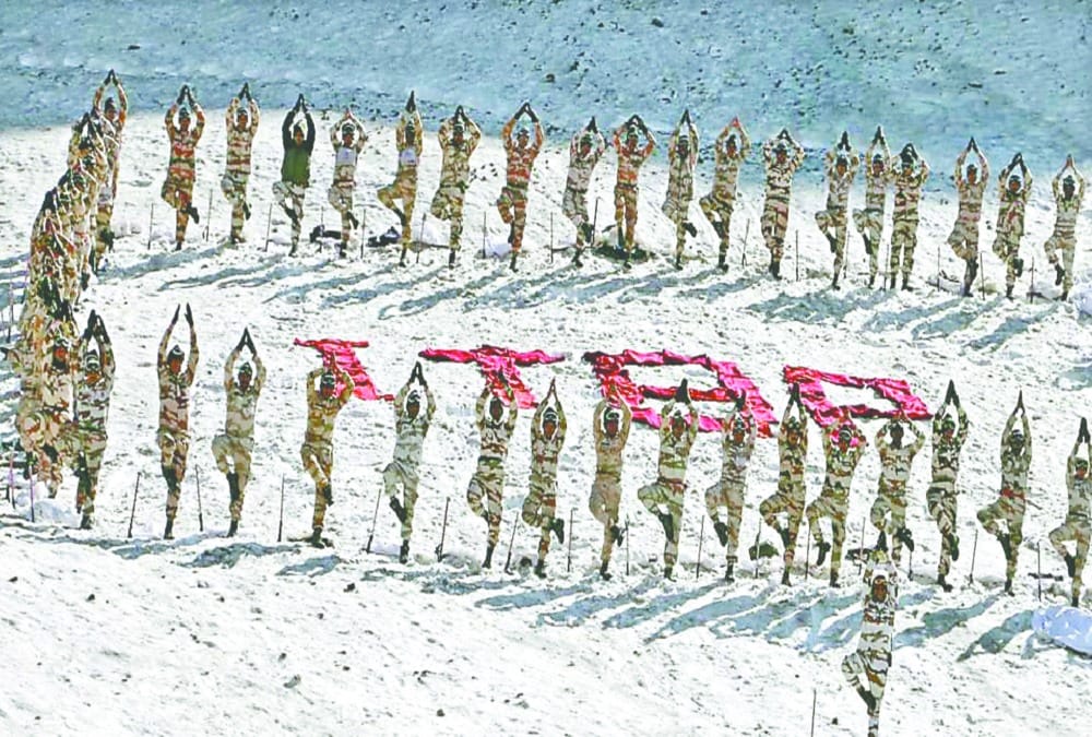 International yoga day 2019 itbp soldiers doing yoga on 14000 feet high
