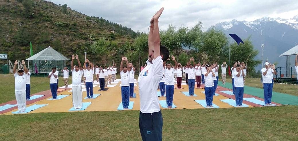 International yoga day 2019 itbp soldiers doing yoga on 14000 feet high