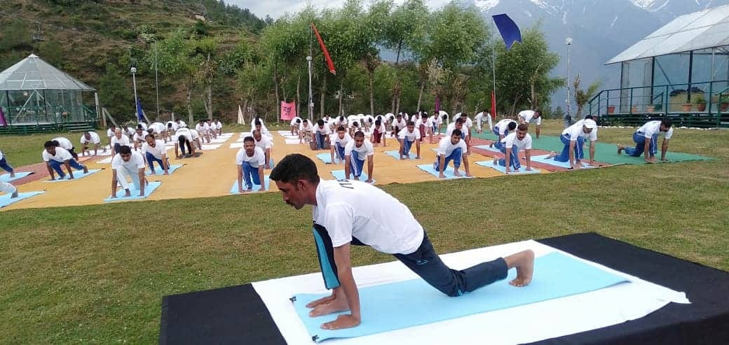 International yoga day 2019 itbp soldiers doing yoga on 14000 feet high