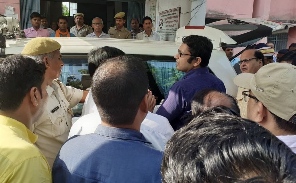 डॉक्टर ने बड़बोलेपन पर बिफरे डीएम