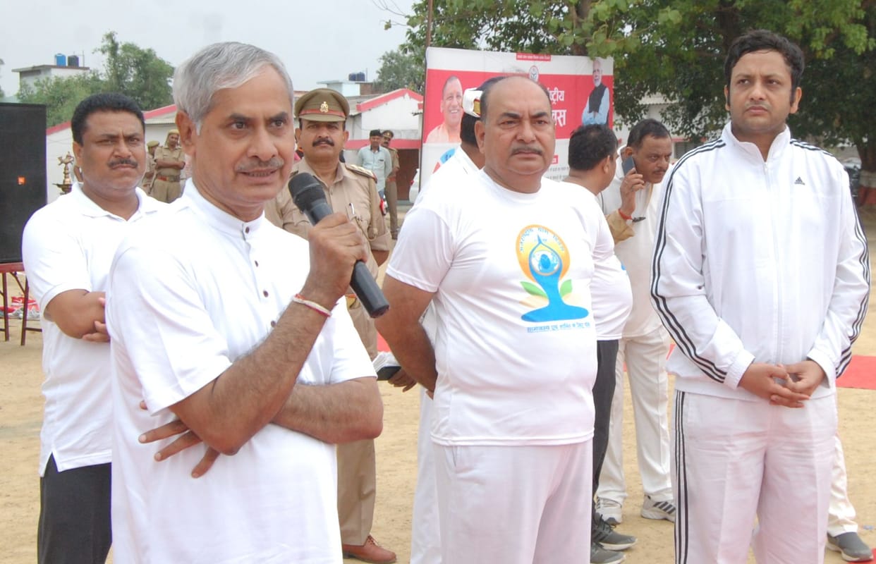 योग के जरिए निरोग रहने की ली शपथ