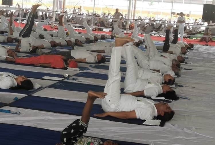 International yoga day 2019, Home Minister Amit shah at yoga camp