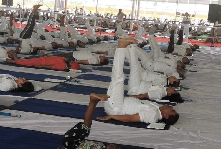 International yoga day 2019, Home Minister Amit shah at yoga camp