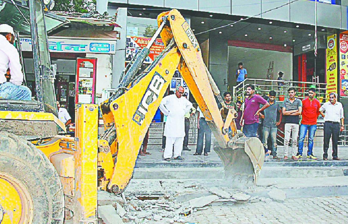 Break Tinshed boots and slabs ahead of shops