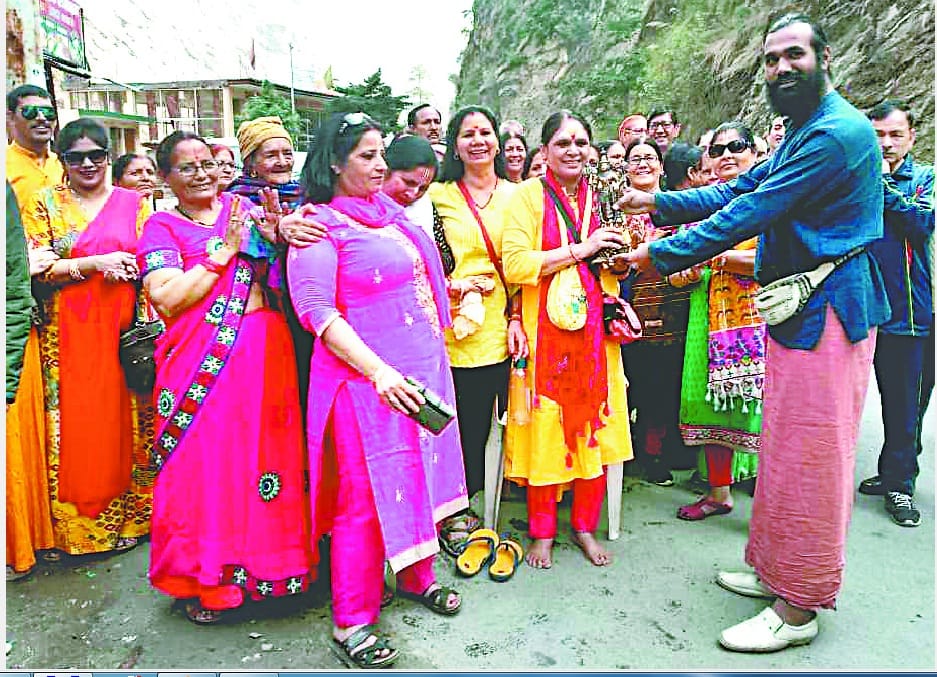 54 devotees visited Gangotri, Yamunotri, Badrinath and Kedarnath Dham