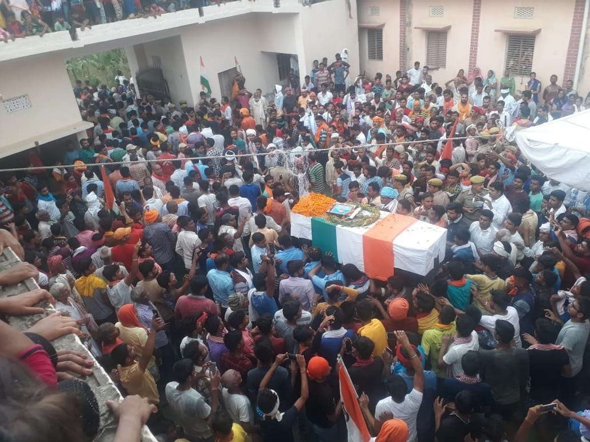 last rites of suraj singh jorhat aircraft crash an 32 Shobha Chapra ballia