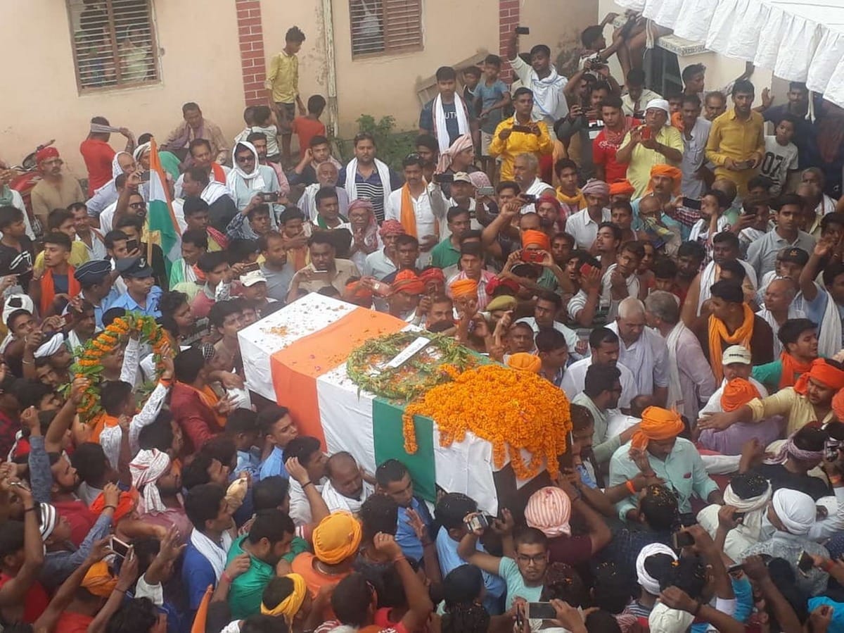 last rites of suraj singh jorhat aircraft crash an 32 Shobha Chapra ballia