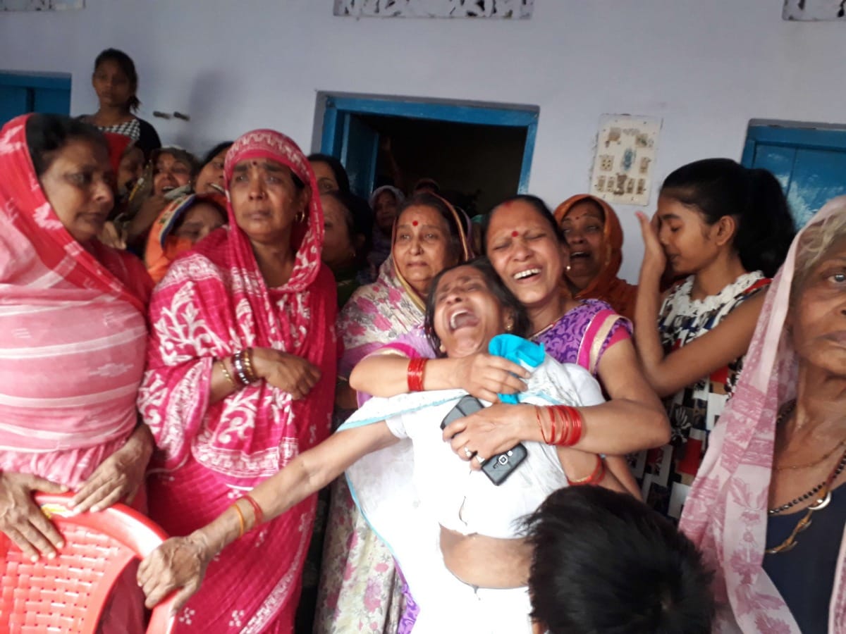 last rites suraj ballia aircraft an 32 crash father mother wife