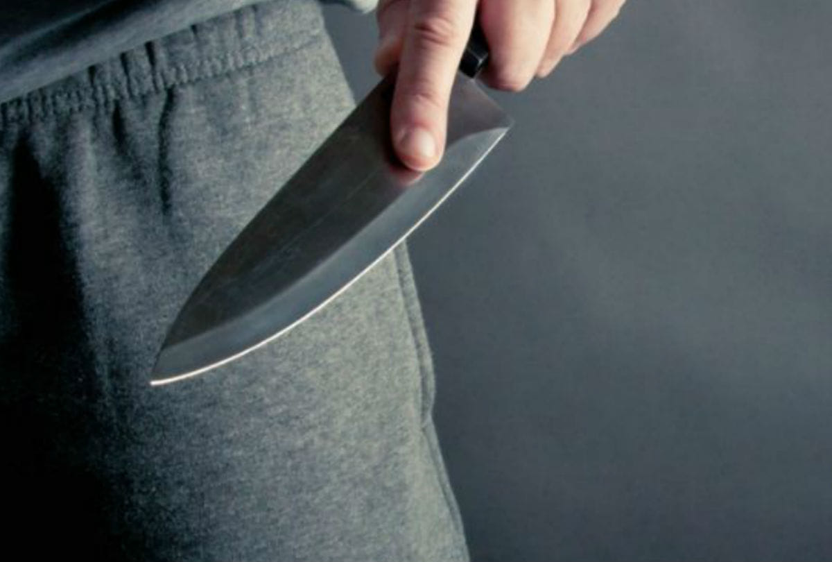 Wife threatens with knife to husband after not getting branded clothes in agra
