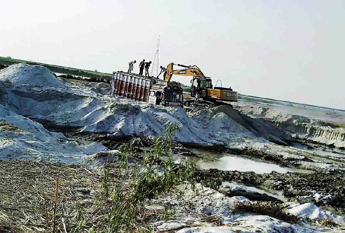 Kanpur: Clement Police on Mining Mafia, Sheltered mining