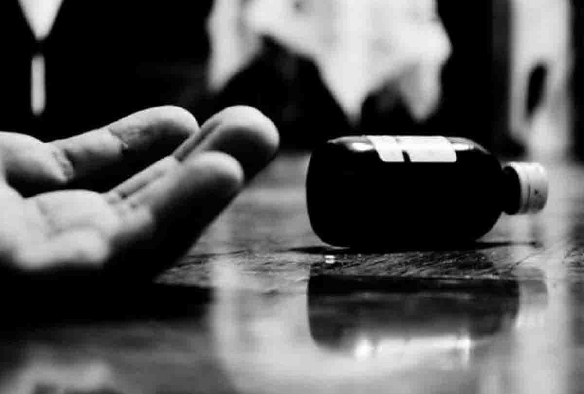 woman eaten poison due to illegal relationship