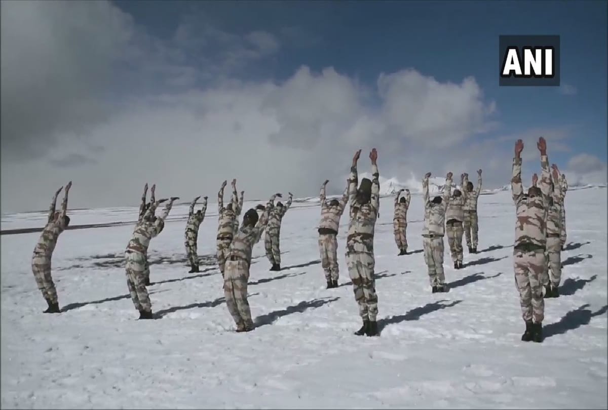 International Yoga Day 2019 : indian army PM modi Amit Shah Shilpa Shetty and others perform yoga