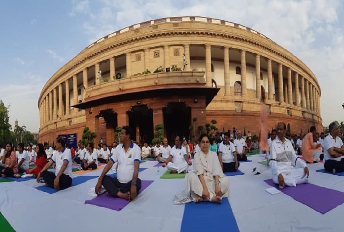 International Yoga Day 2019 : indian army PM modi Amit Shah Shilpa Shetty and others perform yoga