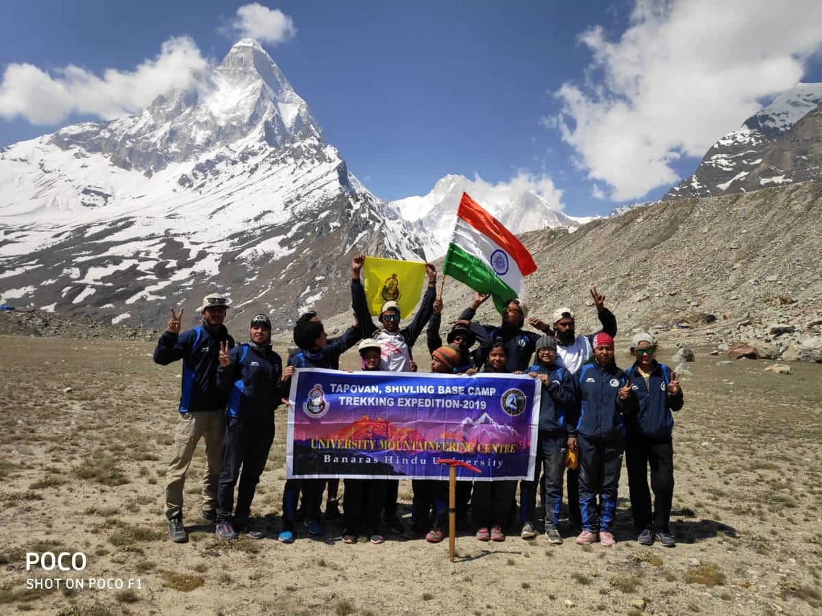 international yoga day BHU climbers hoarse tricolor at 14640 feet height shivling parvat