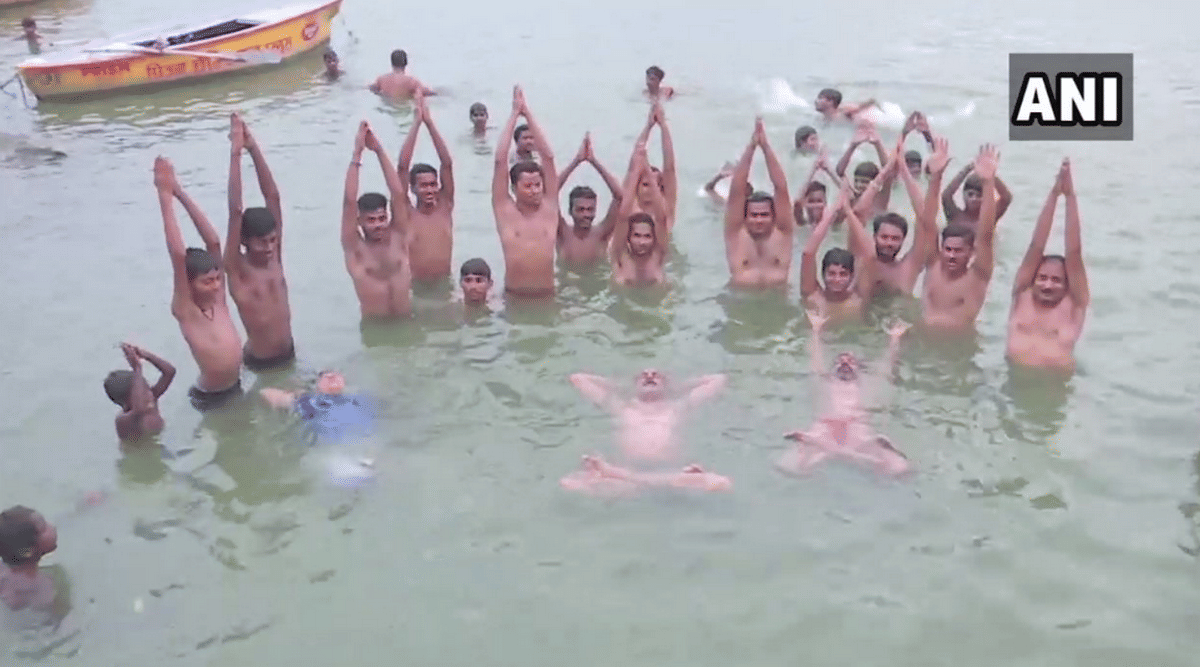 international yoga day  prople performed yoga in Ganga varanasi