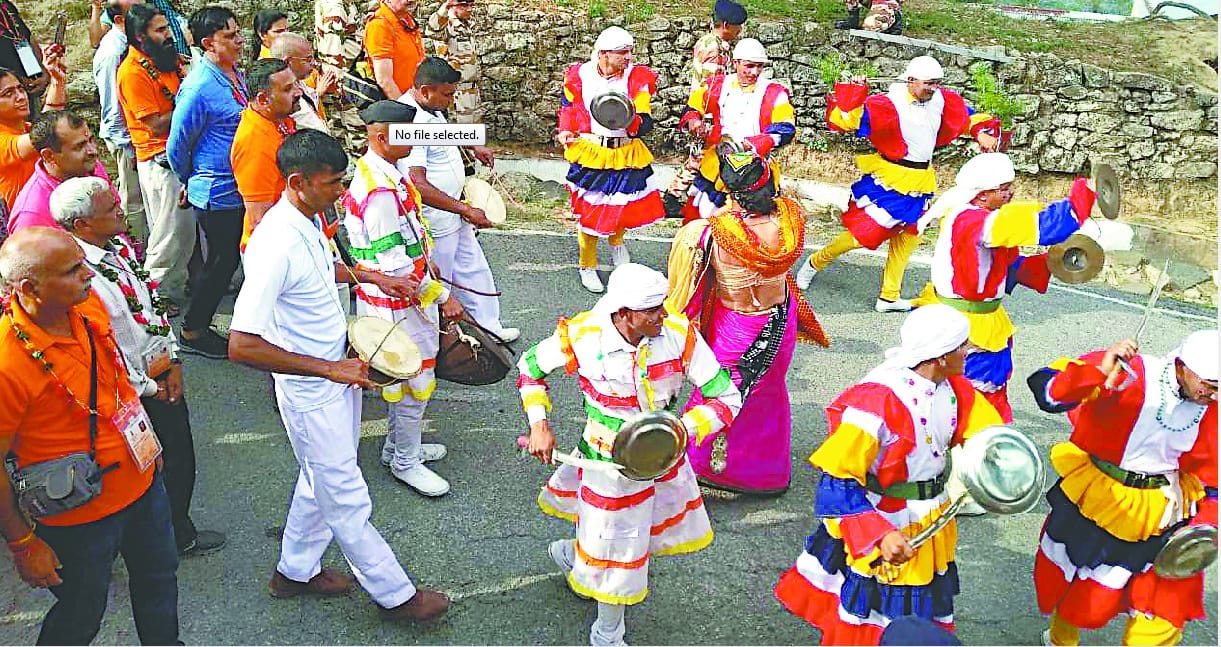 kailaash yaatriyon ke teesare dal ka mirthee mein svaagat