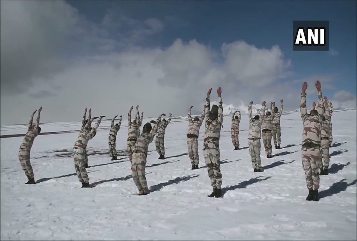 International Yoga Day: people give a message of healthy living with yoga