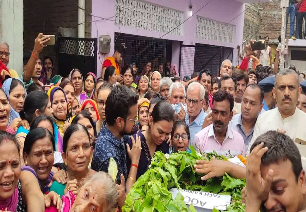 air force warrant officer dead body reached to home who died in an 32 crash