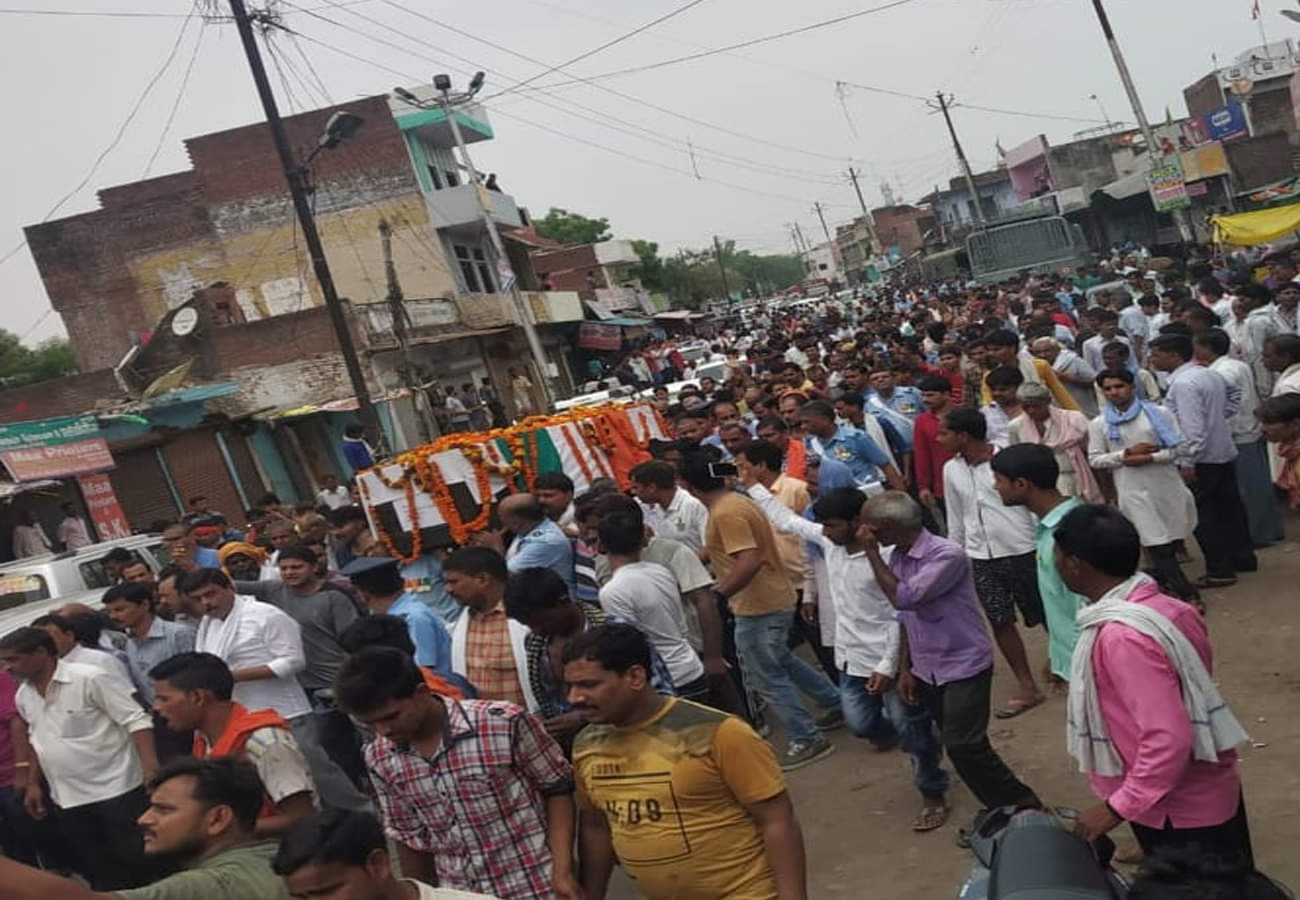 air force warrant officer dead body reached to home who died in an 32 crash