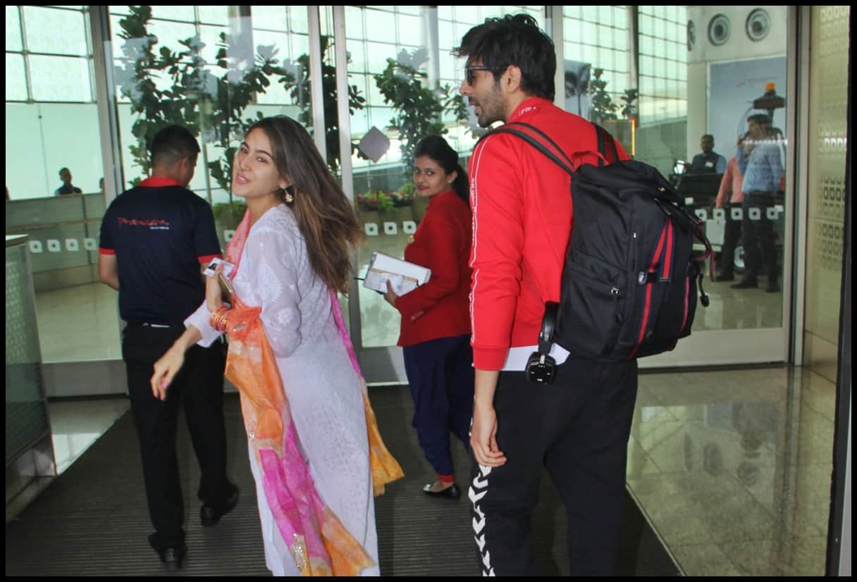 Kartik aryan and sara ali khan spotted at airport with sizzling chemistry