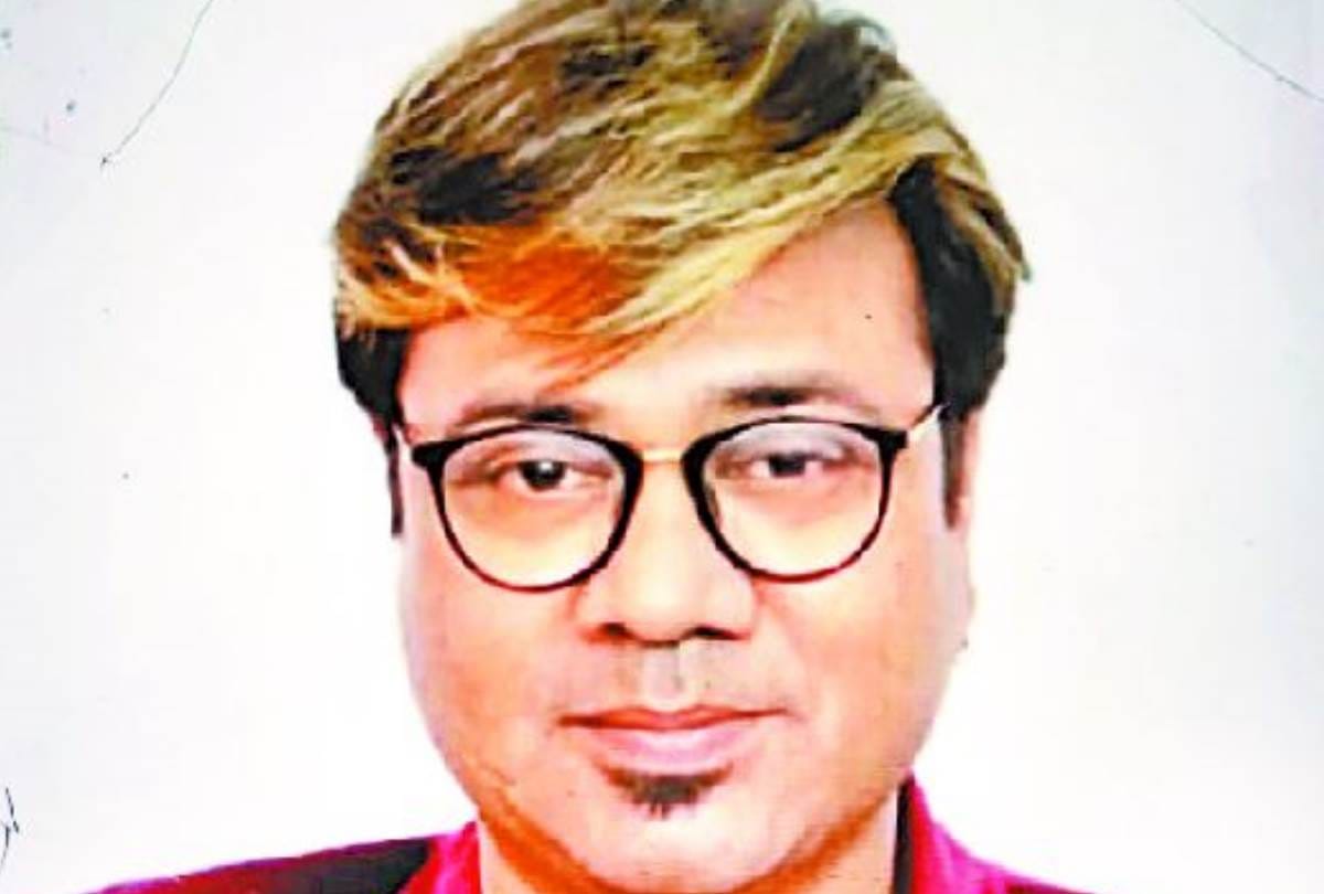 makeup artist puts rope in neck click photo whatsapp it to colleague and suicide in lucknow