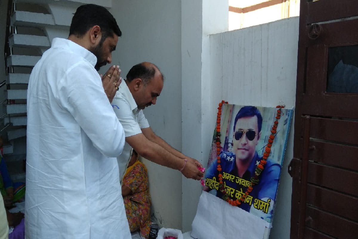 MLA Somendra Tomar reached at martyr Major's house and demanded action against Pakistan from PM Modi