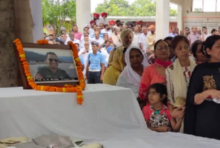 Last farewell to Shaheed Flight lieutenant Mohit garg, Who martyred in crash of AN 32 aircraft