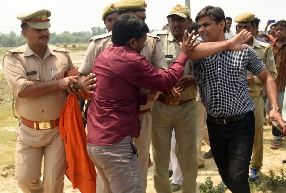 Police use force on villagers who were angry after nagram accident.