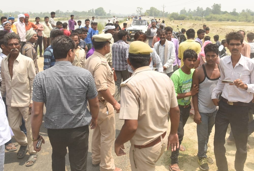 Police use force on villagers who were angry after nagram accident.
