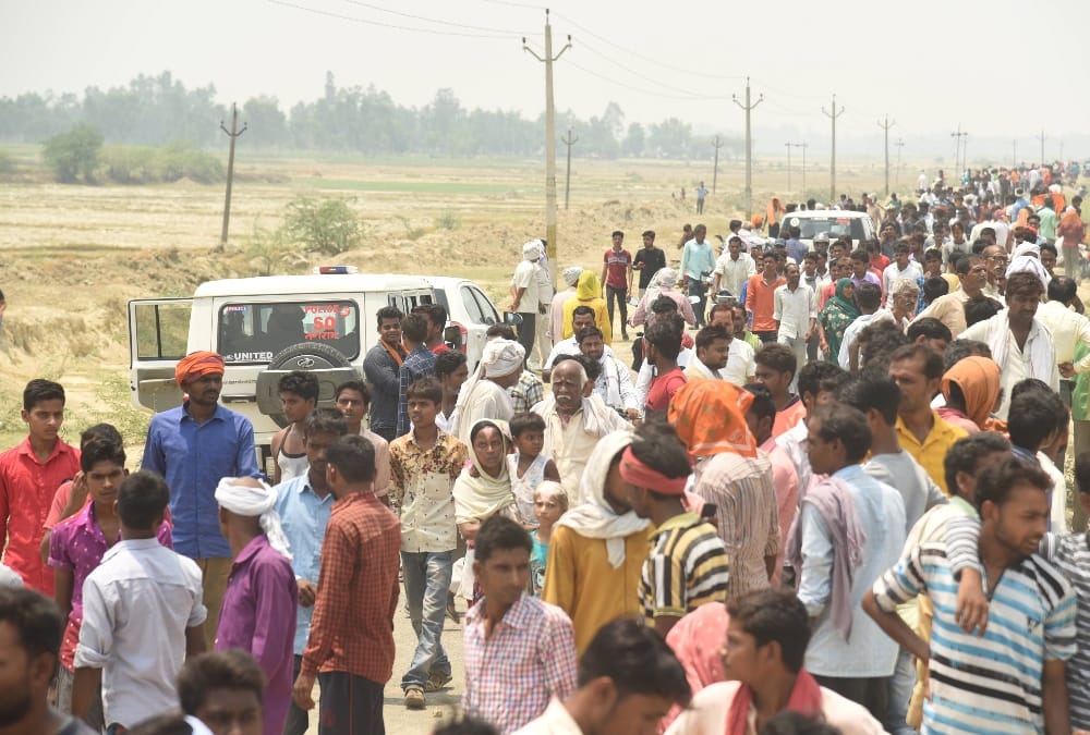 Police use force on villagers who were angry after nagram accident.
