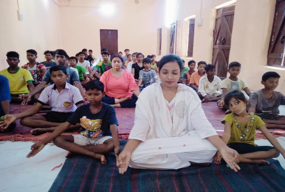 international yoga day 2019 story of brave muslim yoga instructor rafiya naaz
