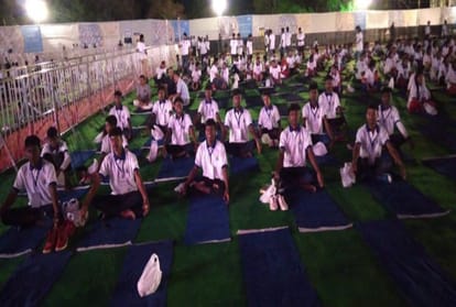 international yoga day 2019 story of brave muslim yoga instructor rafiya naaz