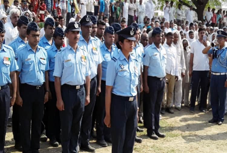 Last rites of Aircraftman Shaheed Pankaj Sangwan at Kohla village in Sonipat