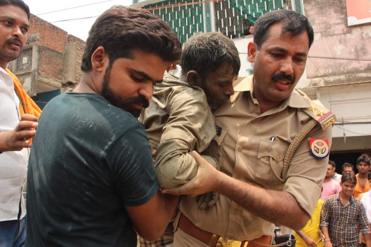 Gail gas pipeline work dig 2 labor rescued by police in varanasi