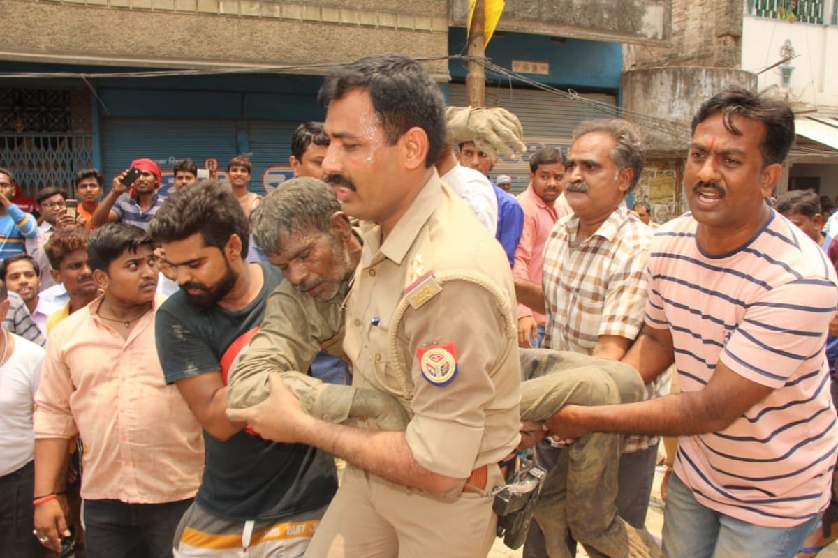 Gail gas pipeline work dig 2 labor rescued by police in varanasi