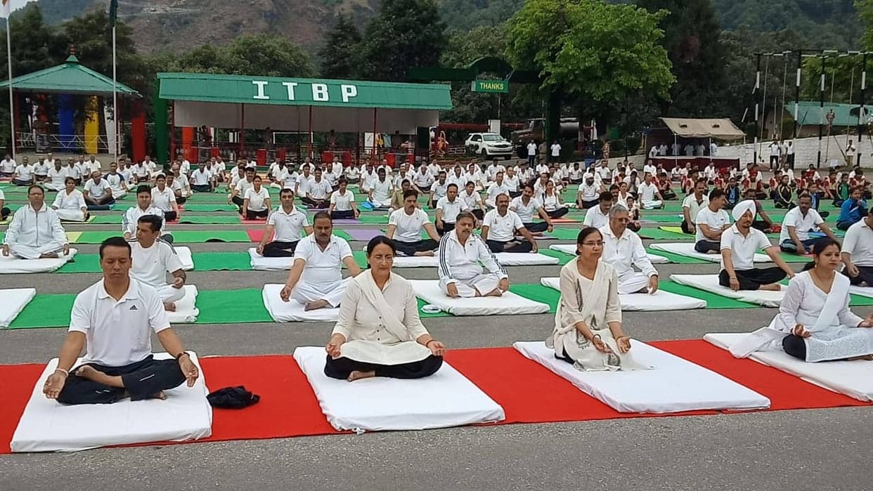 AYUSH department doing yoga online, 1500 doctors training 80 thousand people